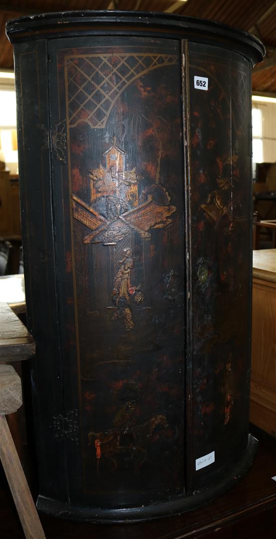 Early 18thC Japanned corner cabinet